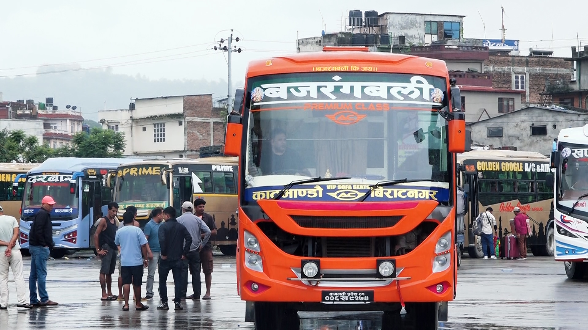 दयनिय नेपालका सडकमार्ग, छैन पूर्वसूचना र सावधानी